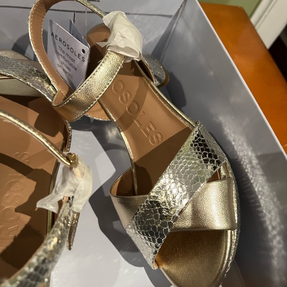 NIB gold Aerosoles Cosmo Sandals